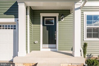 192 Ludgate Mnr in Falling Waters, WV - Building Photo - Building Photo