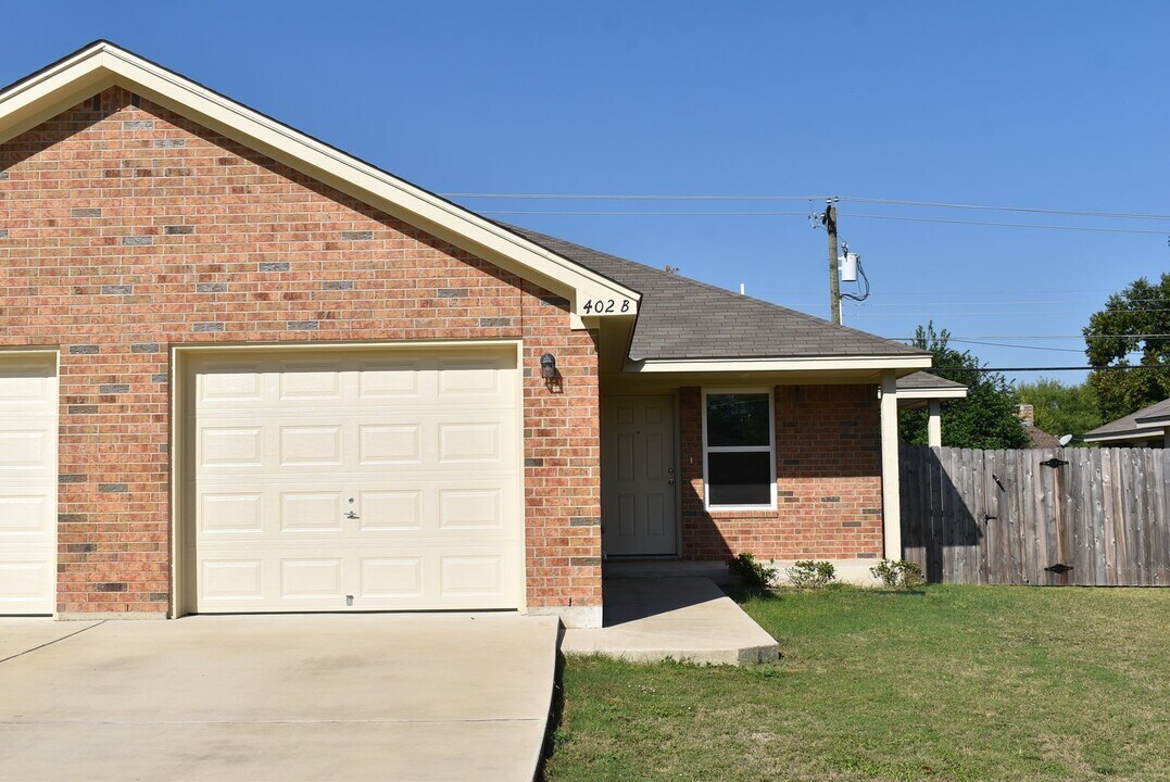 402 Bonnie Dr-Unit -B-STILL OCCUPIED BY RESIDENT in Harker Heights, TX - Building Photo