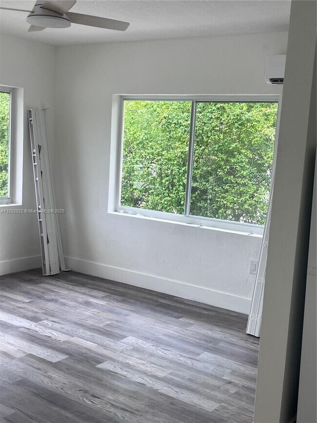 250 NE 76th St in Miami, FL - Building Photo - Building Photo