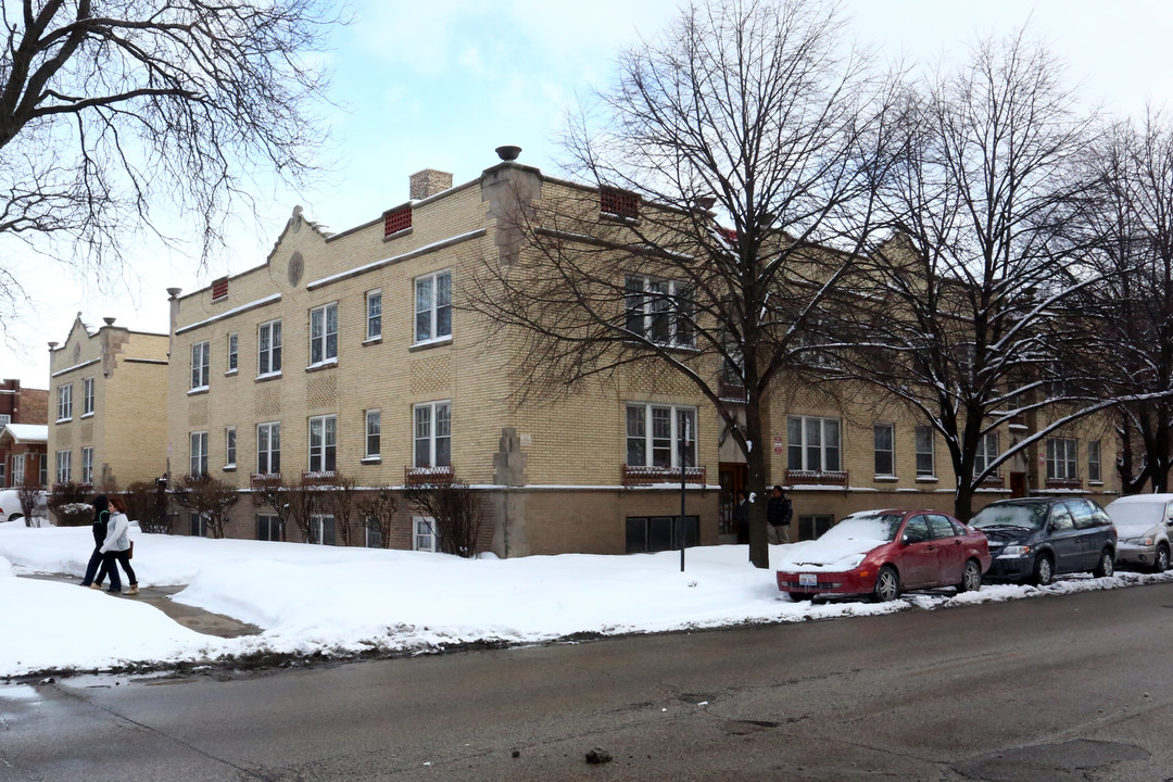 2717-2721 N Kostner Ave in Chicago, IL - Foto de edificio