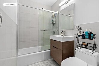 130 W 67th St in New York, NY - Building Photo - Building Photo