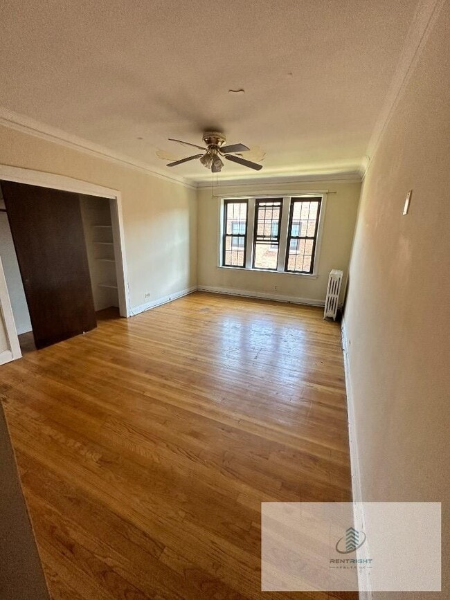 property at 2505 W Winnemac Ave