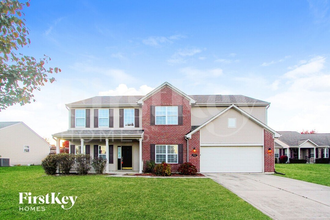 1914 Winton Dr in Avon, IN - Foto de edificio