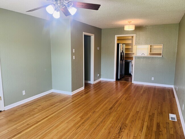 2216 Downing St in The Village, OK - Building Photo - Building Photo
