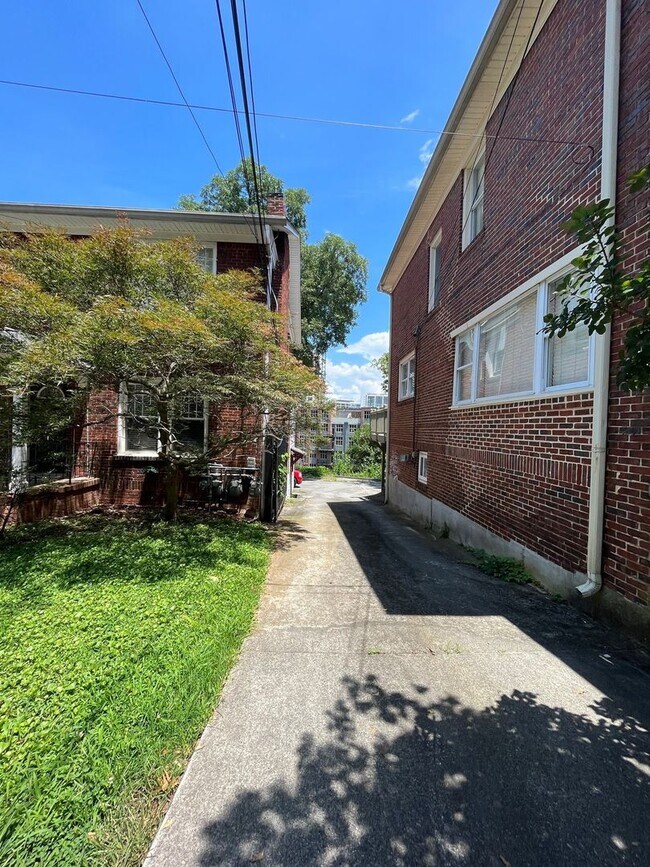 655 Kennesaw Ave NE in Atlanta, GA - Building Photo - Building Photo