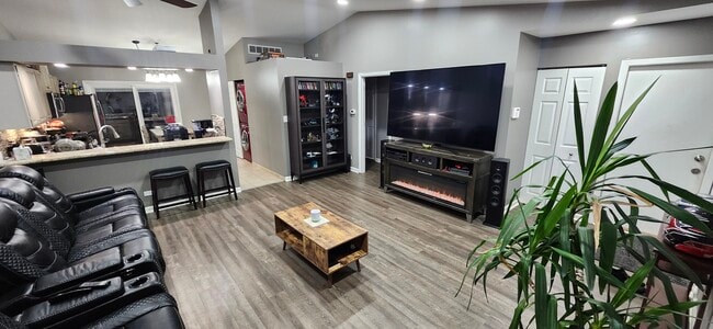 539 Thorndale Dr in Elgin, IL - Building Photo - Building Photo