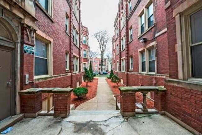 4714-20 S Michigan Ave Chicago, IL 60615 in Chicago, IL - Building Photo - Building Photo