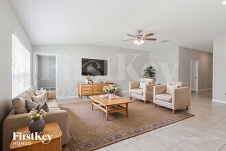 10621 Standing Stone Dr in Wimauma, FL - Building Photo - Building Photo