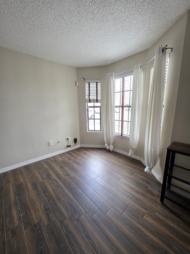12508 Castle Hill Dr in Tampa, FL - Building Photo - Building Photo