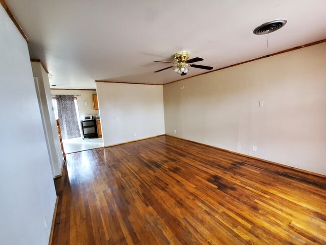 121 Warwick St in Borger, TX - Foto de edificio - Building Photo