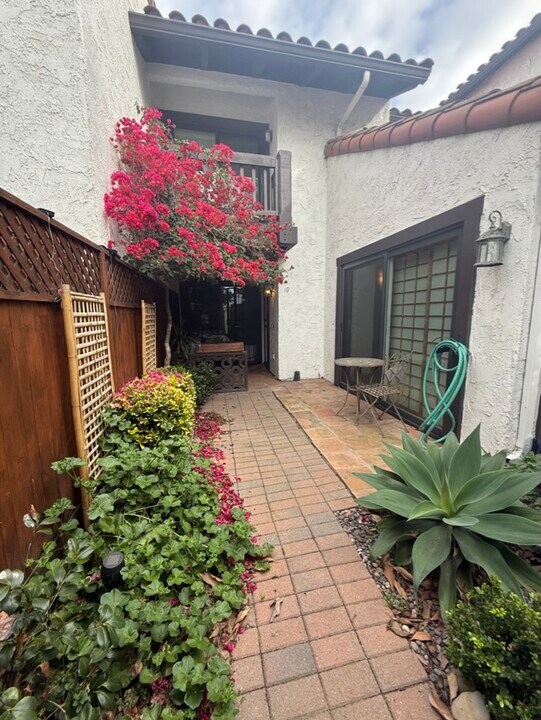 19 Mission Plaza Dr in Ventura, CA - Building Photo