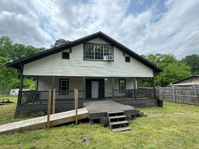 property at 1195 Commerce Ave