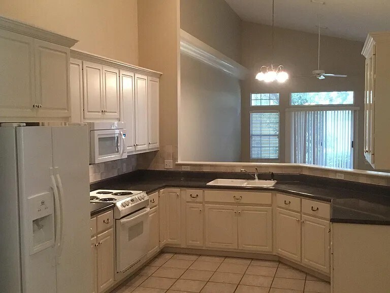 7007 Starfish Ct in Panama City Beach, FL - Building Photo