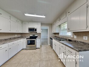 425 Monivea Ln in Roswell, GA - Building Photo - Building Photo