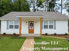 1197 College Hill Rd in Oxford, MS - Building Photo