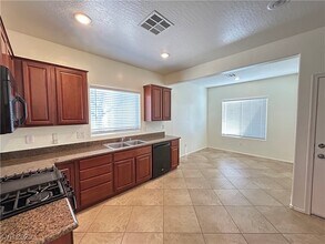 7845 Wading Bird Way in North Las Vegas, NV - Foto de edificio - Building Photo