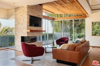 1625 N Crescent Heights Blvd in Los Angeles, CA - Building Photo - Building Photo