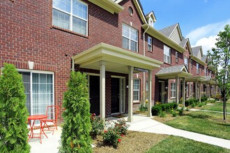Brickhaven Townhomes in Shelby Township, MI - Foto de edificio - Building Photo
