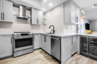 2650 Lake Shore Dr, Unit 201 in Riviera Beach, FL - Building Photo - Building Photo