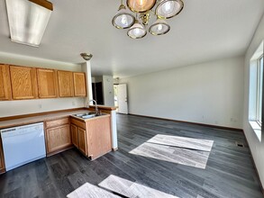 9725-9727 N Eileen Ct in Hayden, ID - Foto de edificio - Building Photo
