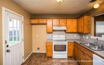 6302 33rd St in Lubbock, TX - Foto de edificio - Building Photo