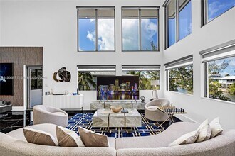 32 N Bounty Ln in Key Largo, FL - Foto de edificio - Building Photo