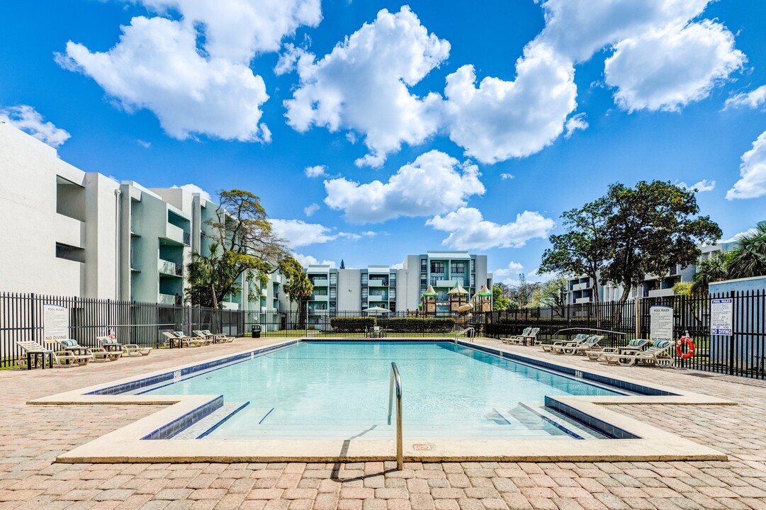 Windward Vista in Lauderhill, FL - Foto de edificio