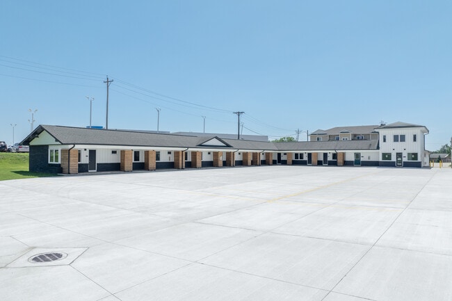 Falls Edge Studios in Cedar Falls, IA - Building Photo - Building Photo