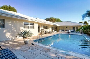 835 Canary Walk in Delray Beach, FL - Building Photo