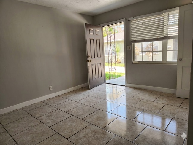 212 E Drury Ave in Kissimmee, FL - Foto de edificio - Building Photo