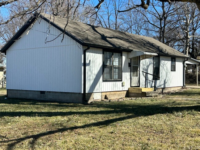 217 W Logan St in Republic, MO - Building Photo - Building Photo