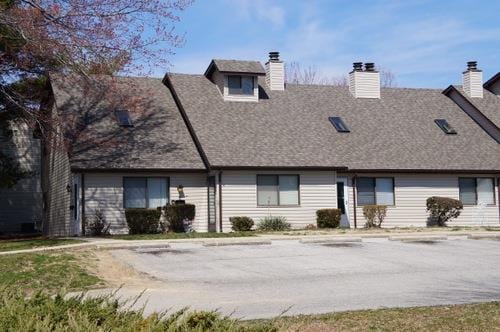 property at 814 White Oak Dr