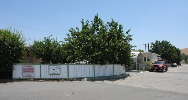 Cottonwood Mobile Home Park in Jurupa Valley, CA - Building Photo - Building Photo