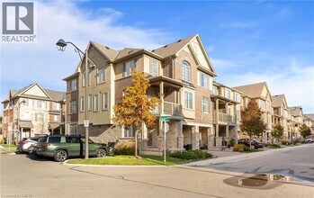 377 Cranbrook Common in Oakville, ON - Building Photo - Building Photo