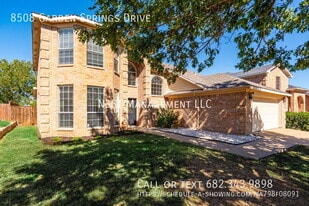 8508 Garden Springs Dr in Fort Worth, TX - Building Photo