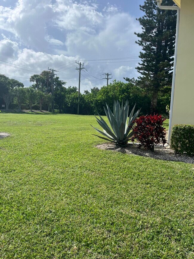 111 Sussex F in West Palm Beach, FL - Building Photo - Building Photo