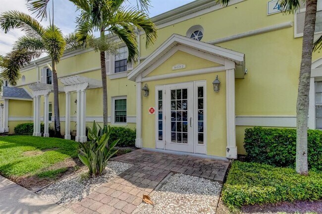 5092 Beach Dr SE in St. Petersburg, FL - Building Photo - Building Photo