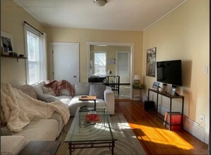 8 Bennett St, Unit 2 in Medford, MA - Building Photo - Building Photo