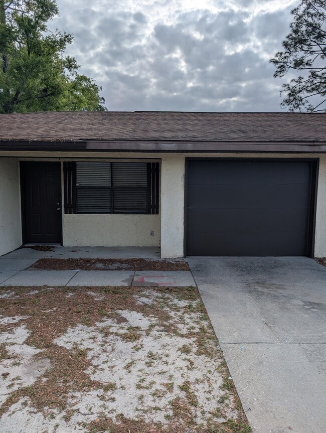 371 NW Lake City Ave