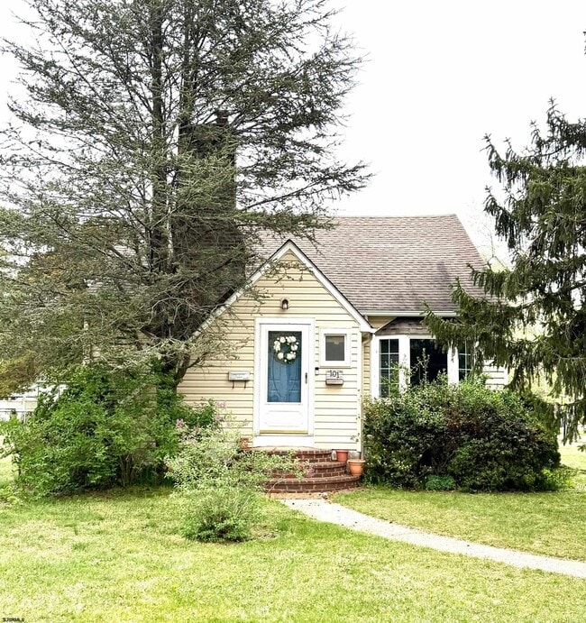 property at 101 W Meyran Ave