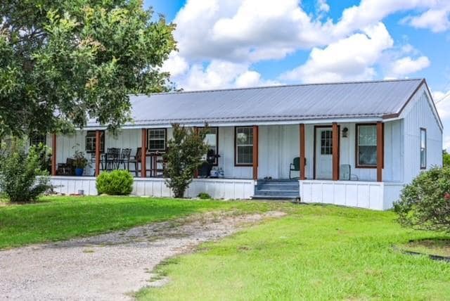 property at 412 Lloyds Ln