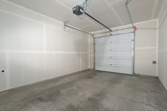 Fir Grove Townhomes in Vancouver, WA - Building Photo - Interior Photo