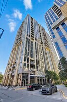 700 N Larrabee St, Unit 1715 in Chicago, IL - Building Photo