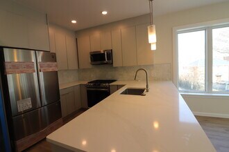 458 Washington St, Unit 202 in Boston, MA - Foto de edificio - Building Photo