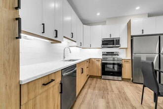 487 Campbell Av, Unit Female-Only Unit in Windsor, ON - Building Photo - Building Photo