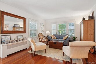 24 Jennings Ave in Southampton, NY - Building Photo - Building Photo