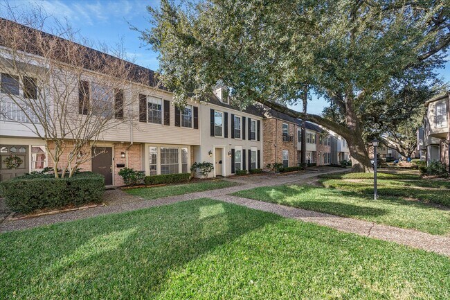 13062 Trail Hollow Dr in Houston, TX - Building Photo - Building Photo