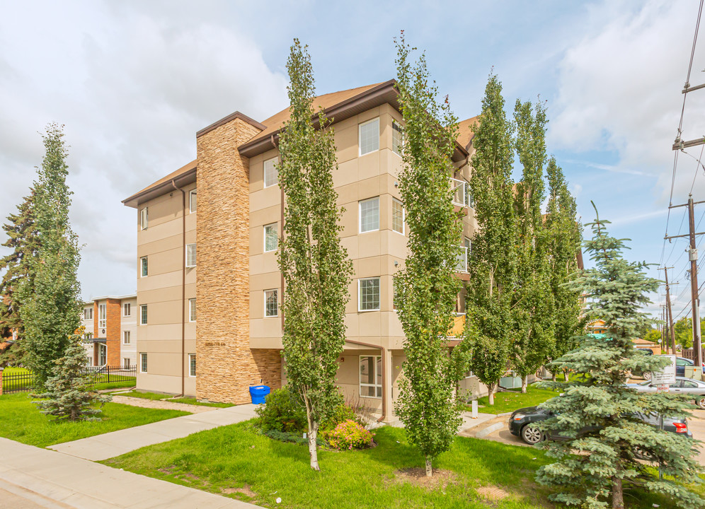 Sherbrooke Village in Edmonton, AB - Building Photo