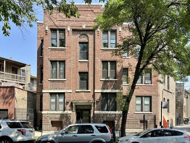 property at 2647 N Sawyer Ave