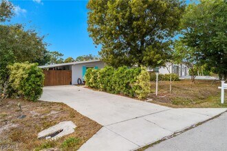 174 2nd St in Bonita Springs, FL - Building Photo - Building Photo